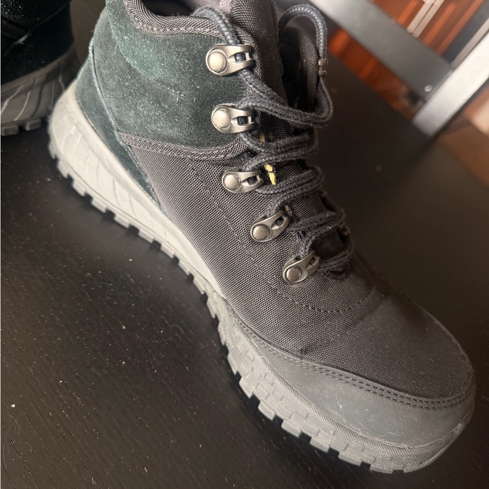 Columbia Men's Black Outdoor Boots - Picture 10 of 15